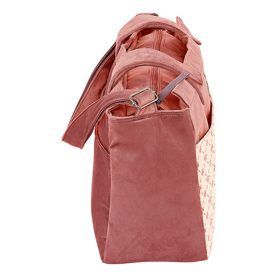 Bolsa adaptável ao carrinho de bebé Safta Marsala, cor rosa, com alça e bolso lateral.