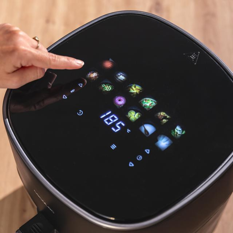 Black Cecotec air fryer control panel with icons and 185 temperature display.