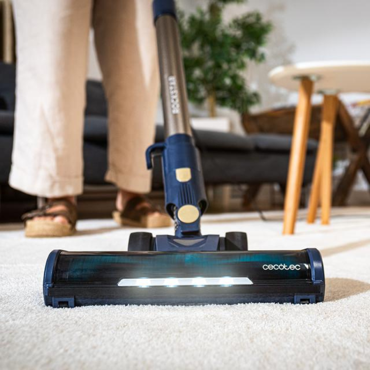 Cecotec Conga Rockstar 800 vacuum cleaner, dark blue and silver, on beige carpet.