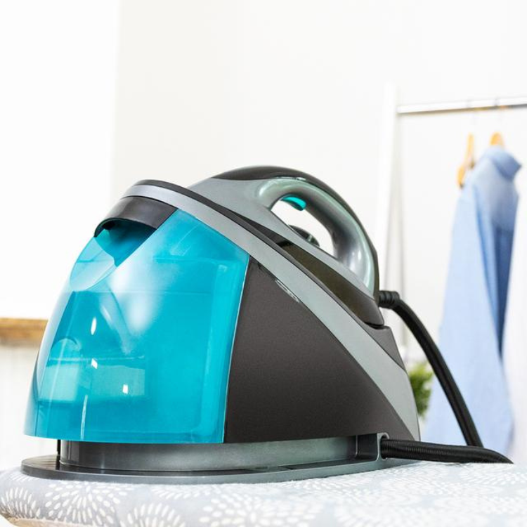 Ferro com caldeira Cecotec Fast&Furious 8040 Absolute, preto e azul, 2400W.