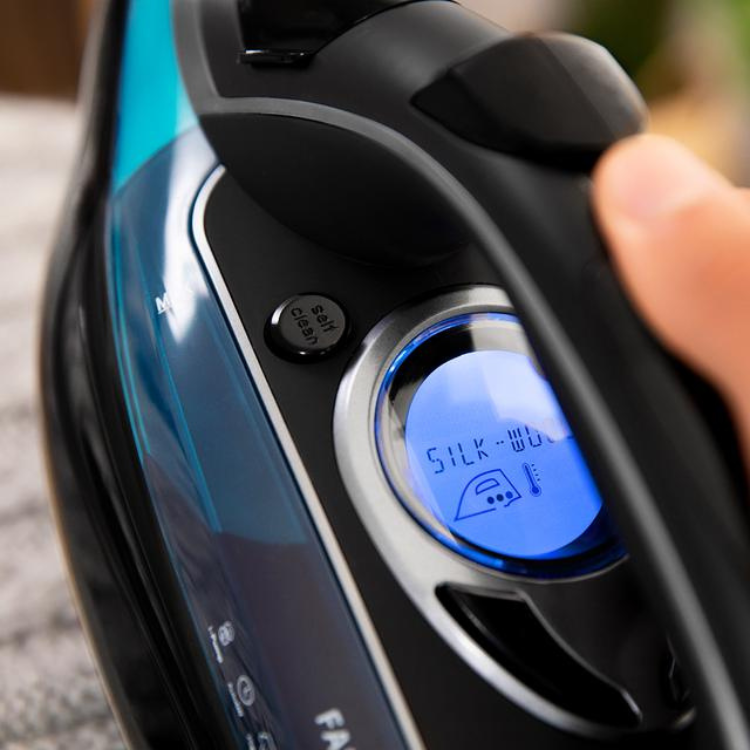 Cecotec Fast&Furious 6060 Ultra steam iron, blue and black, silk setting on display.
