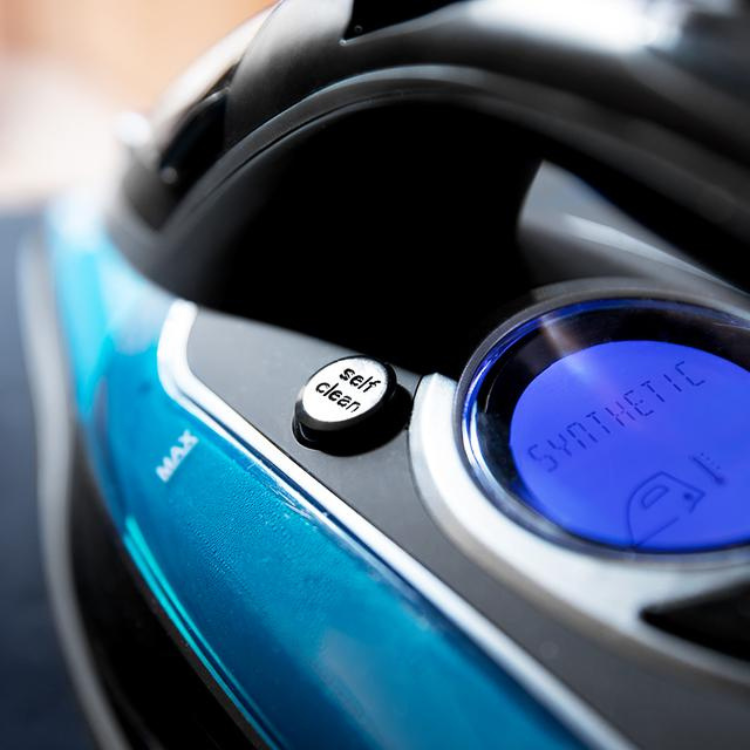 Cecotec Fast&Furious 6060 Ultra steam iron, blue and black, self-clean button and synthetic setting.
