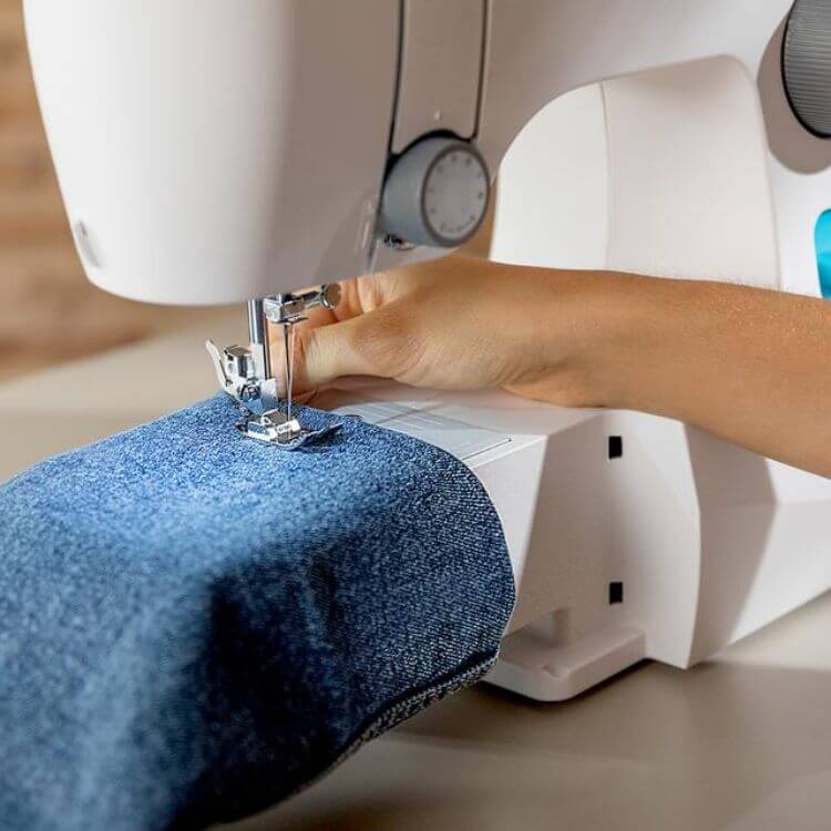 Máquina de Costura Cecotec BelleCouture 1500