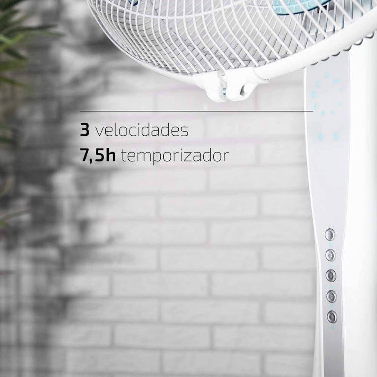White Cecotec EnergySilence 530 PowerConnected fan, adjustable height, 3 speed buttons, 7.5h timer.