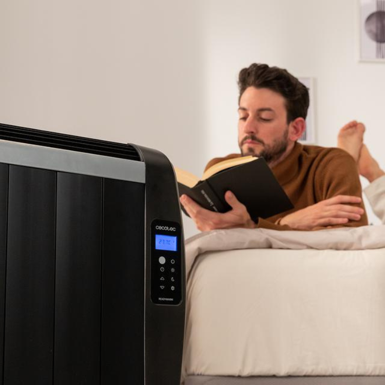 Black Cecotec Ready Warm 2500 Thermal heater with digital display.