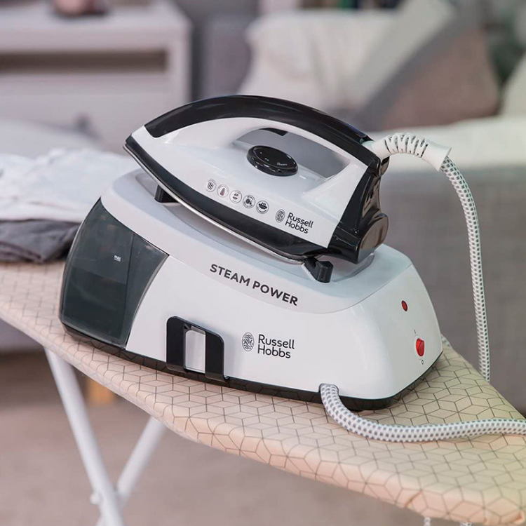 Ferro com Caldeira Russell Hobbs Steam Power 2400W