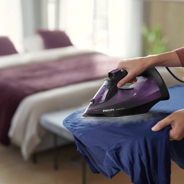 Philips Dampfbügeleisen der Serie 5000 DST5030/80, violett