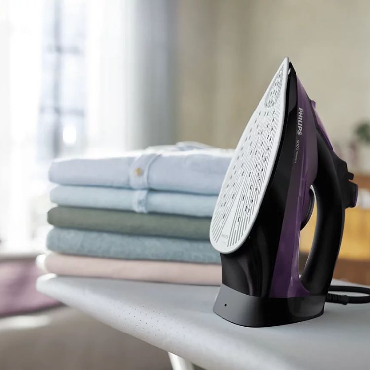 Philips Dampfbügeleisen der Serie 5000 DST5030/80, violett