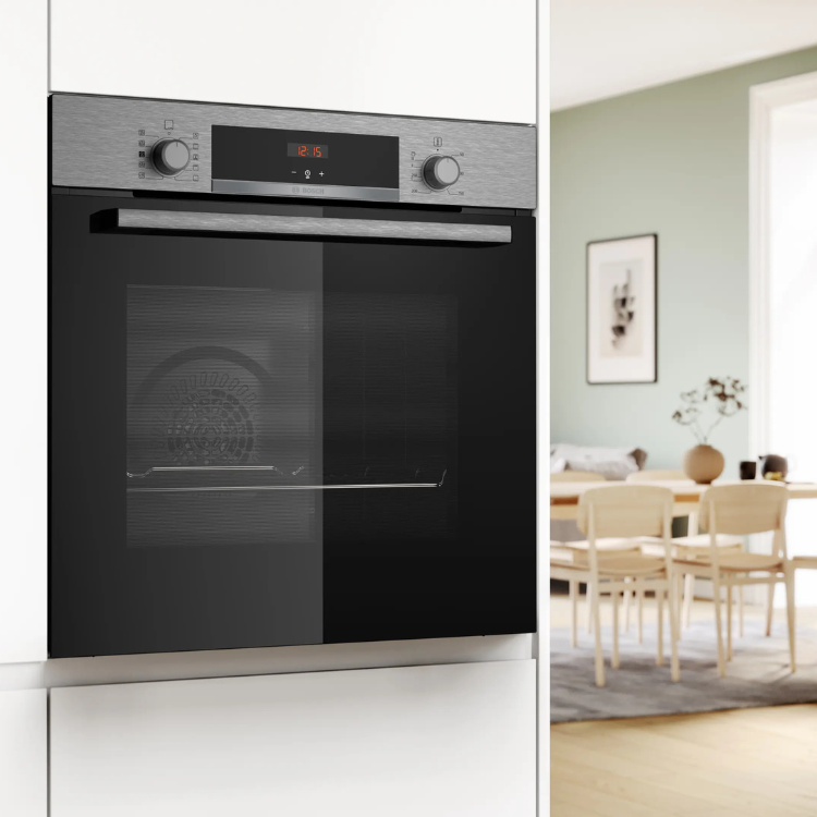 Forno Hidrolítico de Encastre Bosch Serie 4 HQA514ES3 preto com painel digital e 2 comandos rotativos.