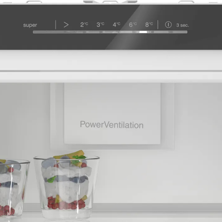 Siemens KI81RADD0 fridge interior with temperature control and PowerVentilation feature, white, 2 glasses of frozen fruit.