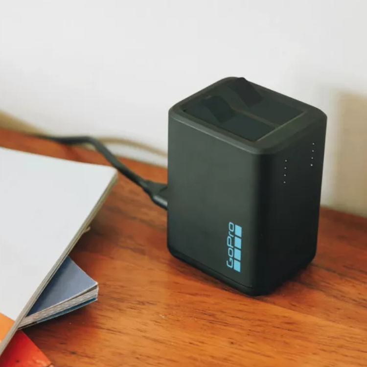 Conjunto Carregador GoPro Dual Charger + 2 Baterias Enduro p/ HERO 13