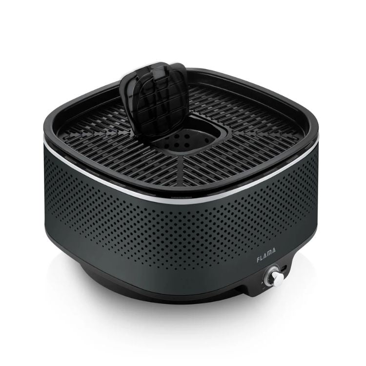 Grelhador a carvão Flama Mastergrill EVO 4011FL preto com grelha e tampa.