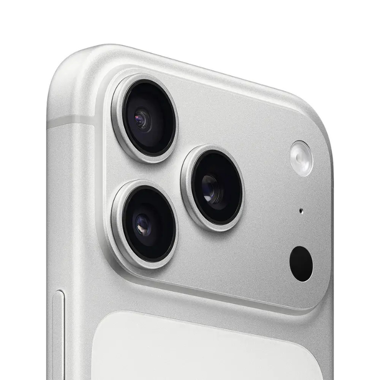iPhone 17 Pro prata, câmaras triplas traseiras.
