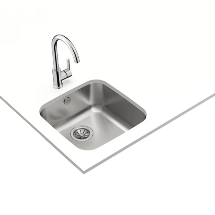 Lava-loiças Teka BE 40.40 1B Inox, batedeira cromada, integrado em bancada de cozinha.