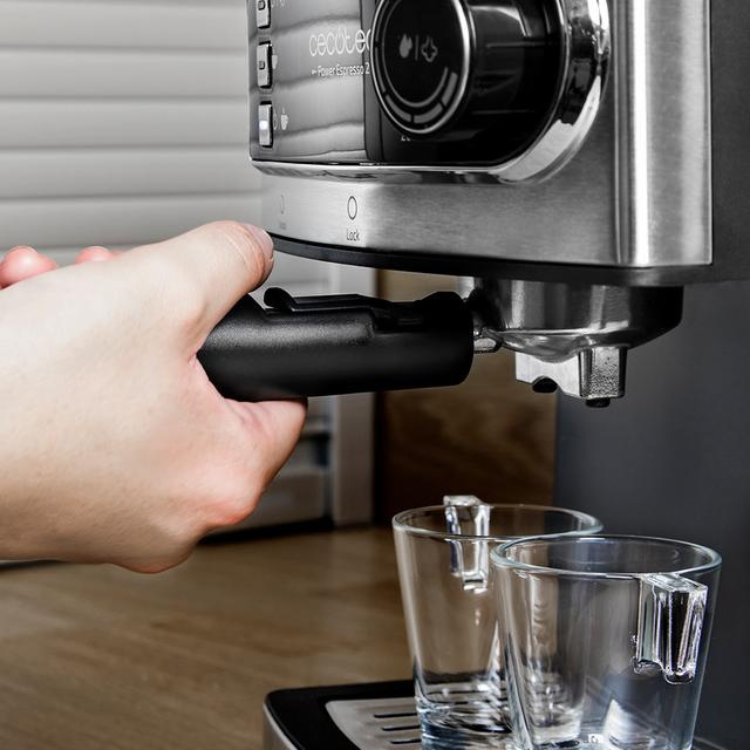Cecotec Power Espresso 20 Professionale coffee machine, silver and black, with two glass cups.