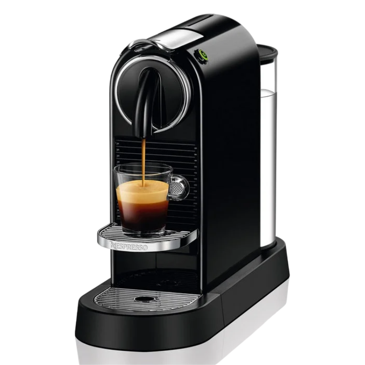Máquina de café Delonghi Nespresso Citiz preta a servir um café expresso.