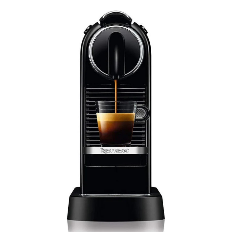 Máquina de café Nespresso Citiz preto da De'Longhi, a preparar um café.