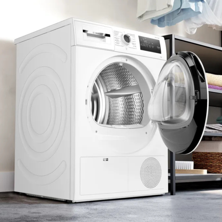 White Bosch heat pump dryer, 8kg, Serie 4, open door showing interior.