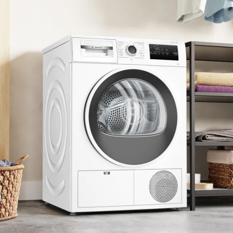 White Bosch Serie 4 heat pump dryer, 8Kg, Class A, front view.