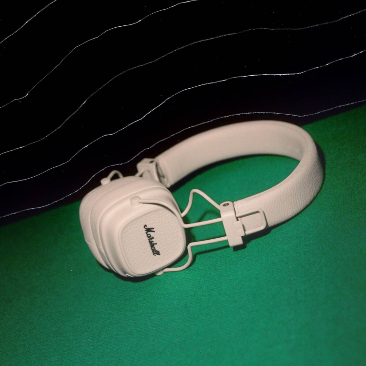 Marshall Major V cream white headphones
