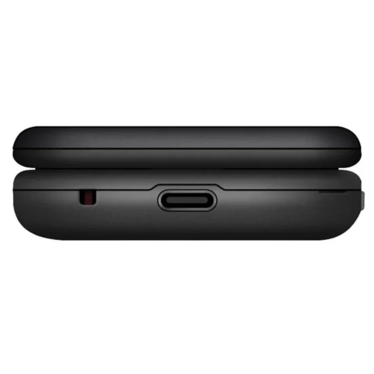 Telemóvel Maxcom MM828L preto, formato flip, fechado, mostrando porta de carregamento e botão.