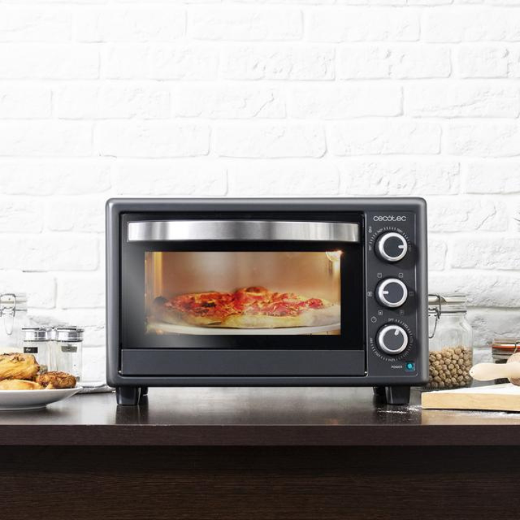 Cecotec Mini Forno Bake&Toast 2600, black toaster oven with pizza inside, on kitchen counter.