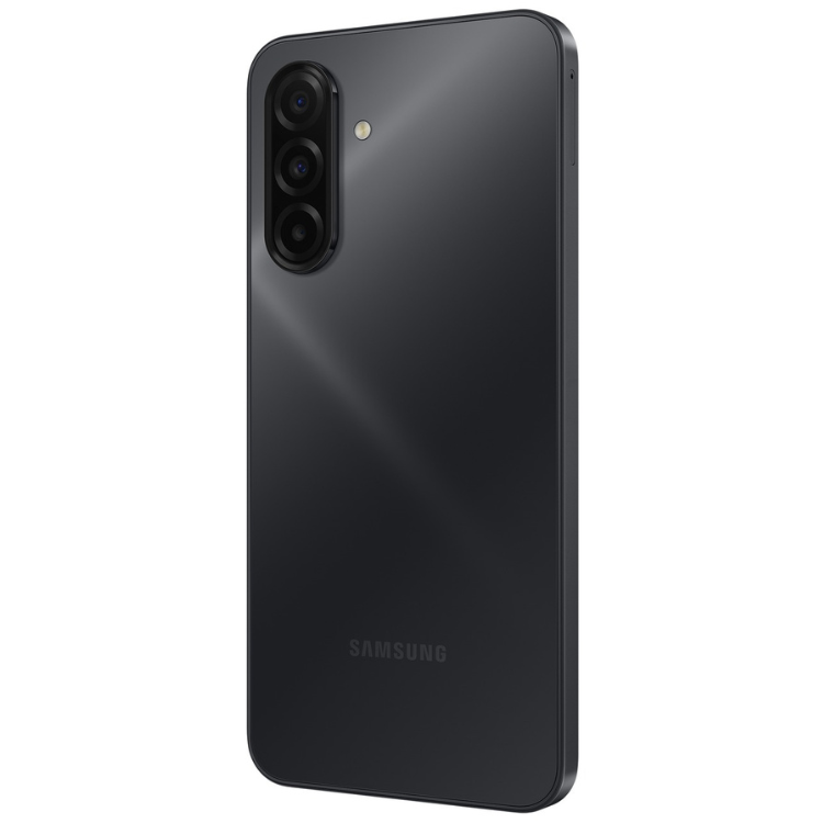 Samsung Galaxy A17 preto com três câmaras na parte traseira.