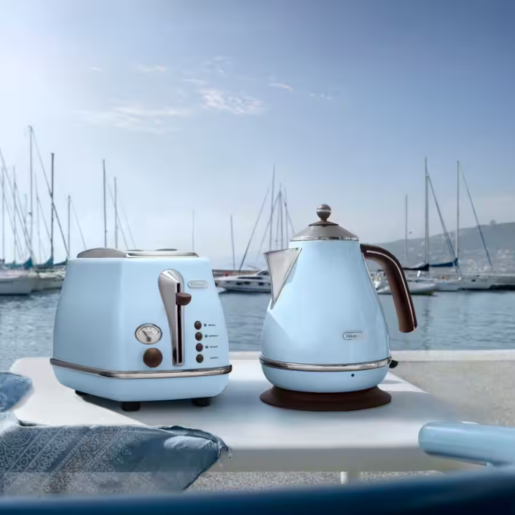 De'Longhi Icona Vintage blue toaster.