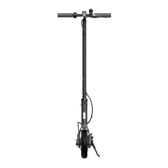 Trotinete elétrica Xiaomi Mi Electric Scooter Pro 2, cor preta, com uma roda dianteira e guidão reto, em fundo branco.