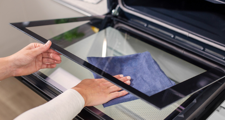 Forno Pirol&iacute;tico Hisense BI64213E14PX